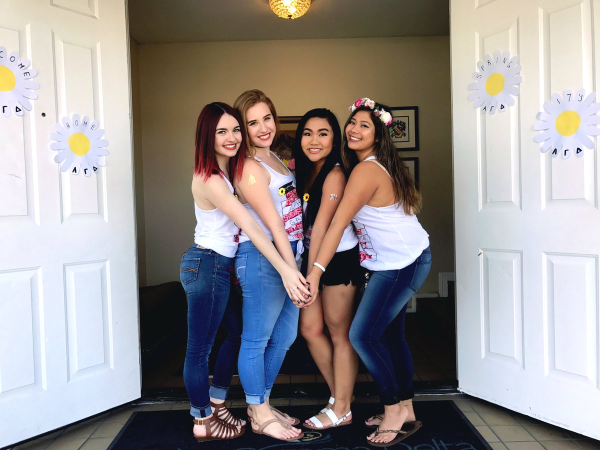 lips_like_wine's tweet photo. Spring Bid Day 🌸#alphagamsdsu https://t.co/BbmDVgpRu6