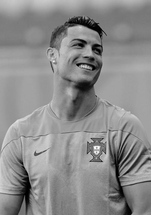 imjuliana__'s tweet photo. São quase 11 anos acompanhando sua carreira.. Obrigada por me apresentar o futebol e por tantas outras coisas incríveis ❤
PARABÉNS 🎉🎂👏
#CR32 https://t.co/KYenkxx5b3