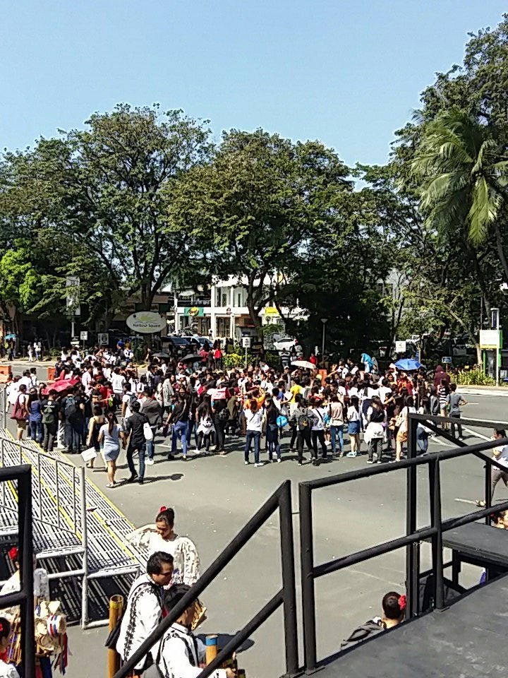 _sherants's tweet image. UP Pep Squad post-performance at Bukaneg #Pasinaya2017