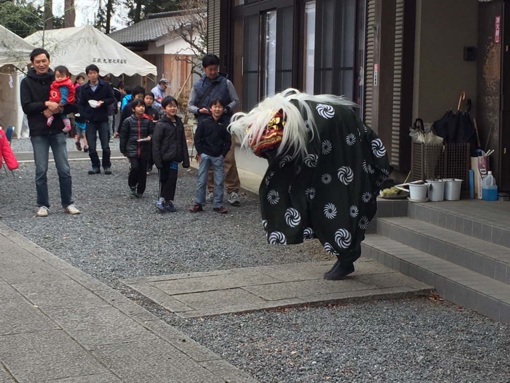 獅子舞の奉納が始まりました。