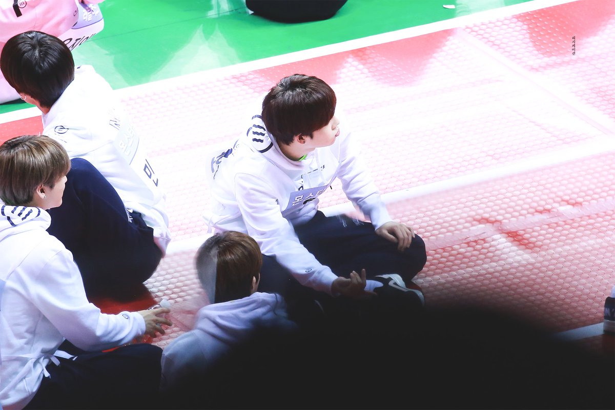 Hoxication1006's tweet photo. 170116 아육대
#몬스타엑스 #주헌 #JOOHEON
@OfficialMonstaX https://t.co/9UJJYmHzp2