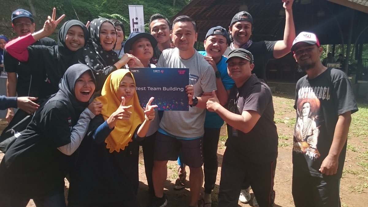 NET_CJ's tweet photo. Outbound udah selesai nih. Eitss sebelumnya, selamaaat buat kelompok 3 yang jadu BEST TEAM BUILDING! #NETCJCamp2017 https://t.co/vHpJo7KF81