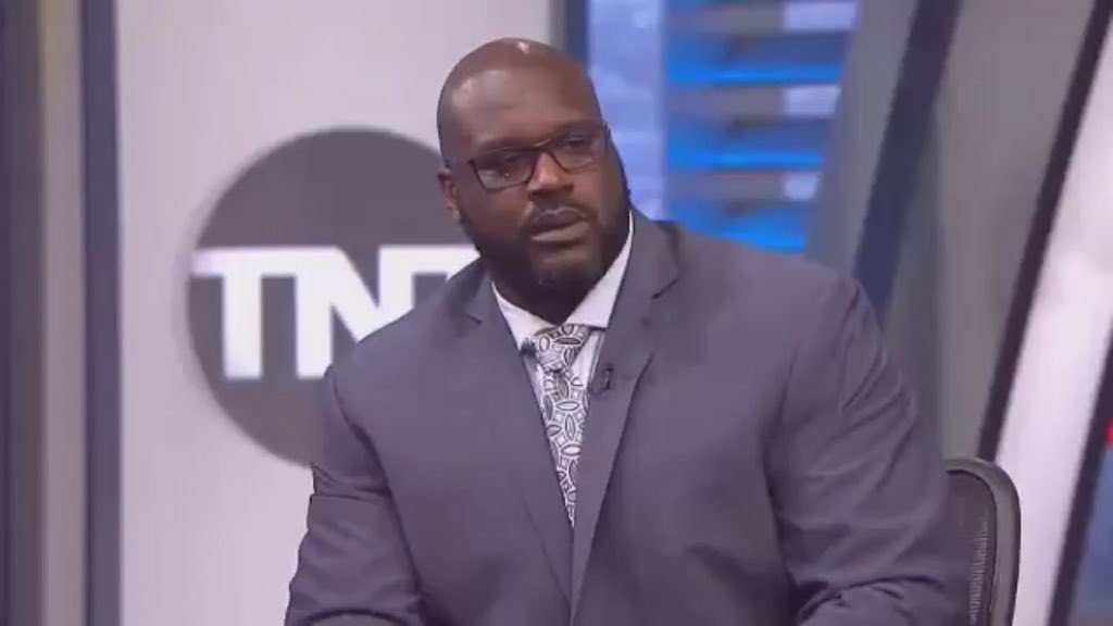 samstaydipped's tweet image. When you a minute and 45 seconds into a song and the DJ yell "ayo bring that shit back!!!!" and starts the song over
