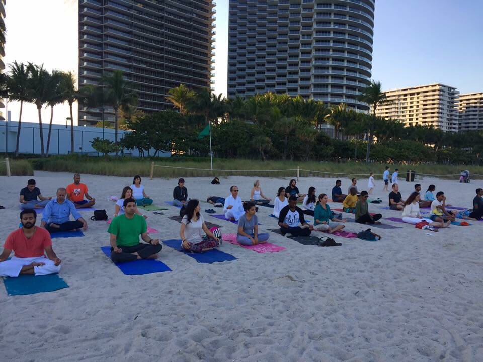 rajeshjagasia's tweet photo. Miami's beach was electrified with the @ArtofLiving meditation today as part of the DSN project https://t.co/p9lZ4ARhHu