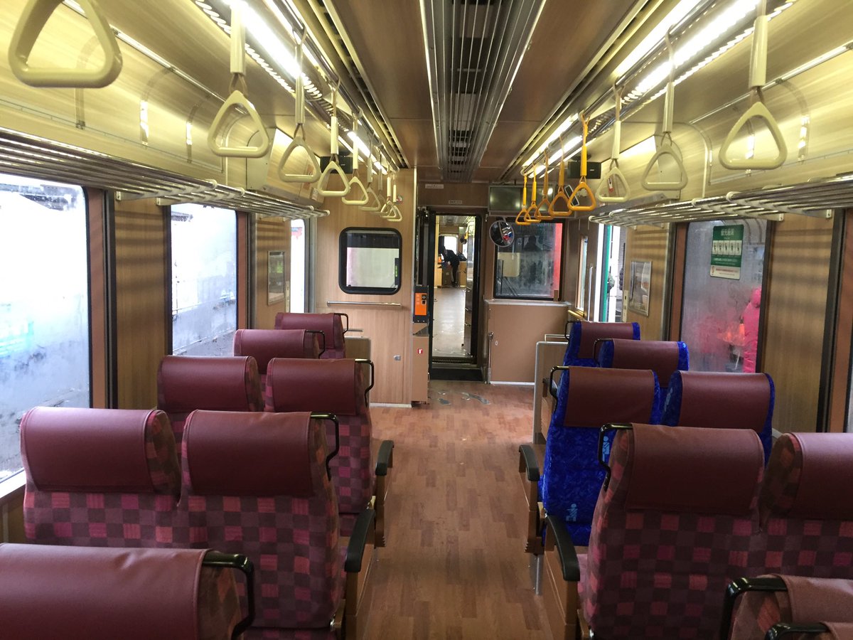 たかさん 信楽駅で列車の折り返し時間が短く撮影と記念乗車券類を購入してたので１時間後の列車に乗った 復路の貴生川行き車内は空いてたのでskr501の車内を撮ってみた 信楽高原鉄道 T Co Xi7a3k5w7k Twitter