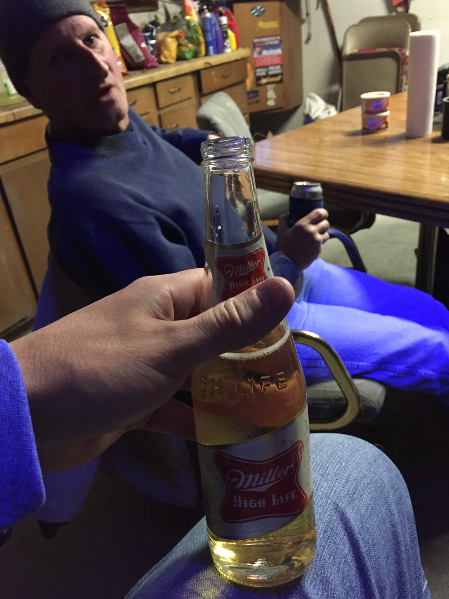 moonlightdonkey's tweet photo. Garage beers are way better then bar beers these days #gpub #jerrbo https://t.co/aiCSrSgWgs