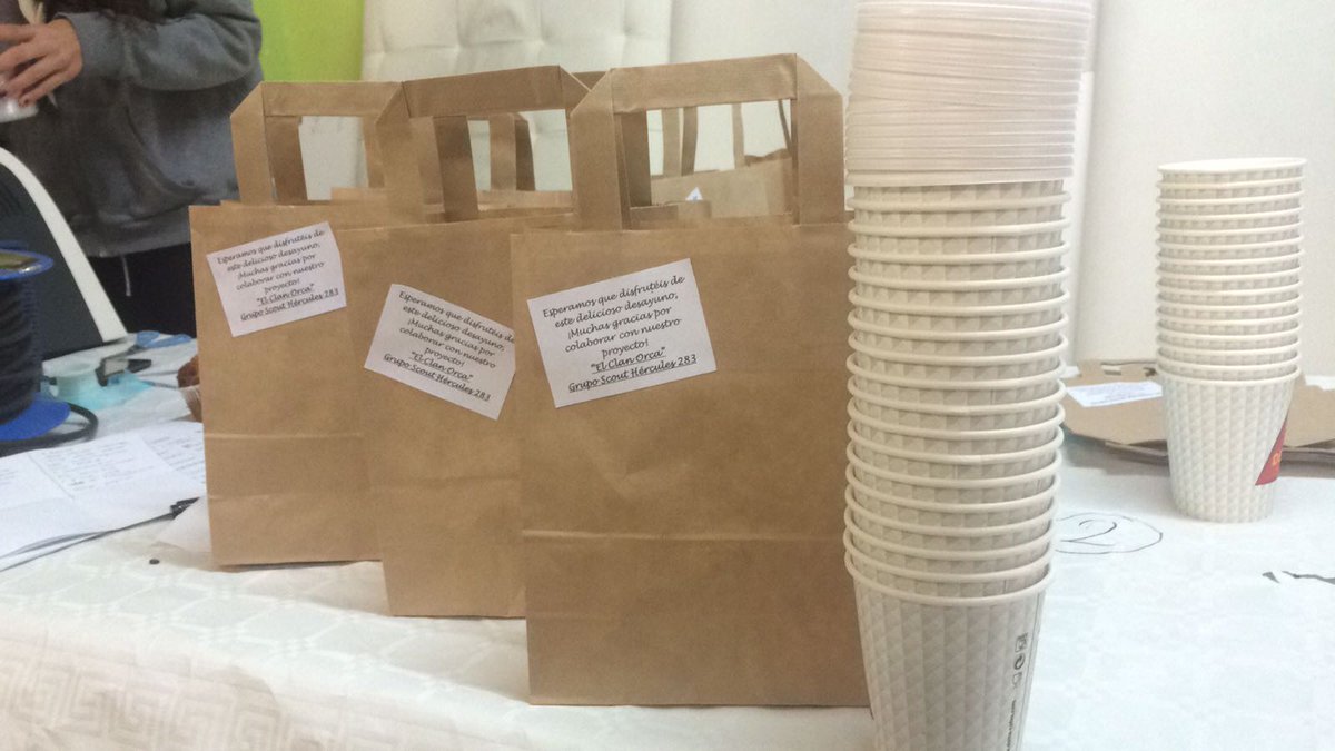 NUESTRO CLAN REPARTIENDO CHOCOLATE CON CHURROS EN A CORUÑA +info 695 34 61 25