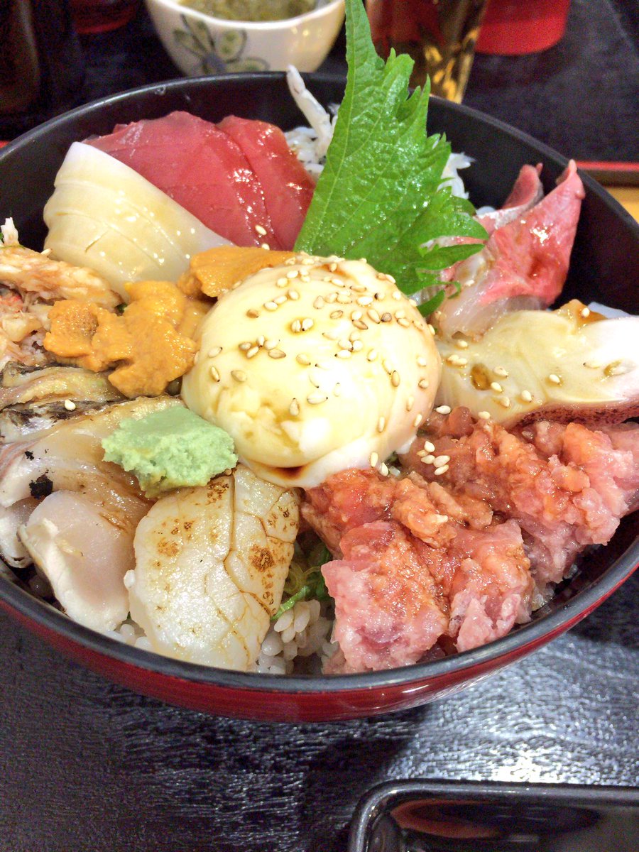 椀田 お食事処むつみ 三重県鳥羽市 海鮮むつみ丼 1 750 鳥羽界隈 特に夜間 飲食店不毛 駅前かっぱ寿司横目に 飛び込みで 内観新し 心配り届き先ずはひと安心 同額 てこねずし ネタ 鮪のみ 酢飯 との由で海鮮丼を 小鉢 漬け物 味噌汁付 中央に