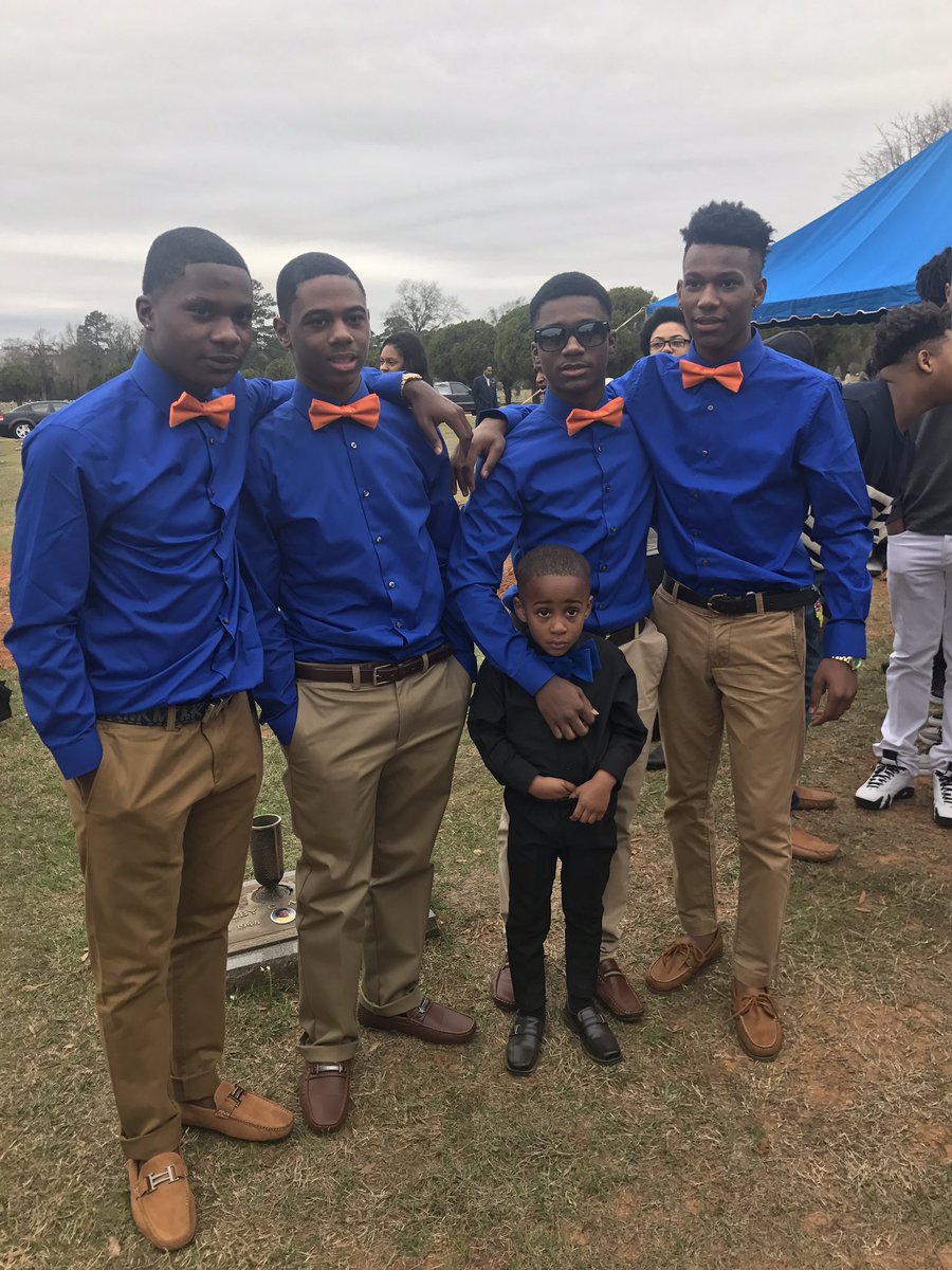 iamtoonoo's tweet photo. i know you watching over us in black heaven💙❄️ #FlyHighTonio https://t.co/TNG6ae3d7y