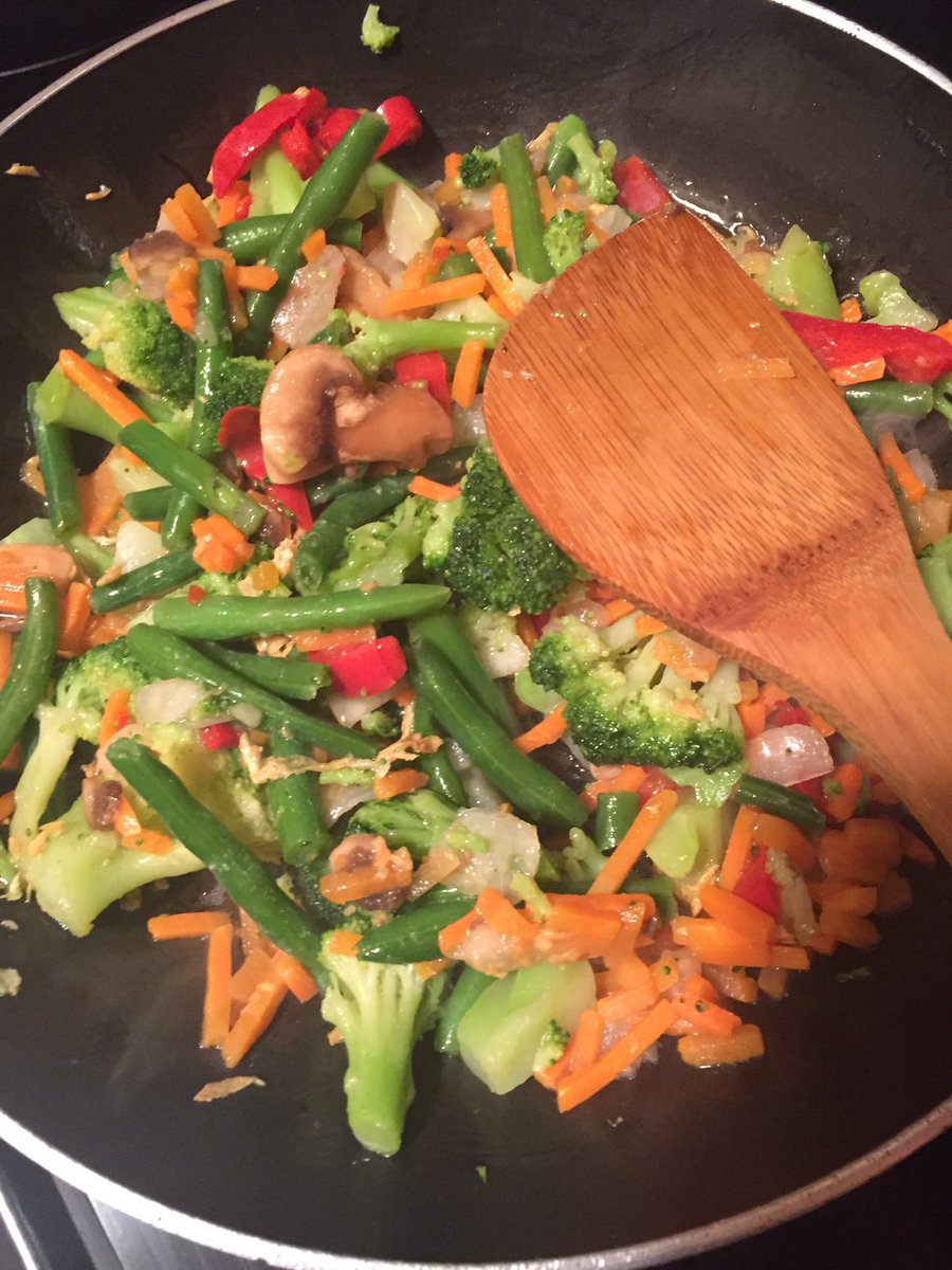 coffeegirlpti's tweet image. Salmon fish with stir fried vegetables 
#CookingDinner