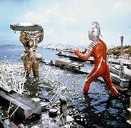 yajitter's tweet photo. ▼ウルトラセブンのキングジョー、神戸港観光に一役（神戸新聞NEXT）当時の映像を手掛かりに撮影場所を特定し、観光に生かす活動を進めている。一部ファンに人気の怪獣ロボット「キングジョー」が神戸港に沈んだ場所も推測。https://t.co/MuSk2qOcwr #Yahooニュース https://t.co/gyZgcaG6kh