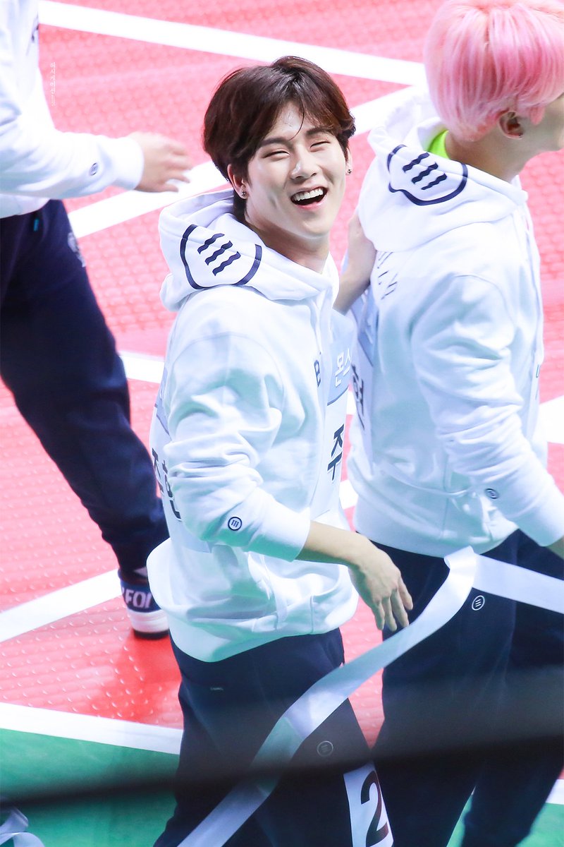 Hoxication1006's tweet photo. 170116 아육대
#몬스타엑스 #주헌 #JOOHEON
@OfficialMonstaX https://t.co/NsUNfOdj8j