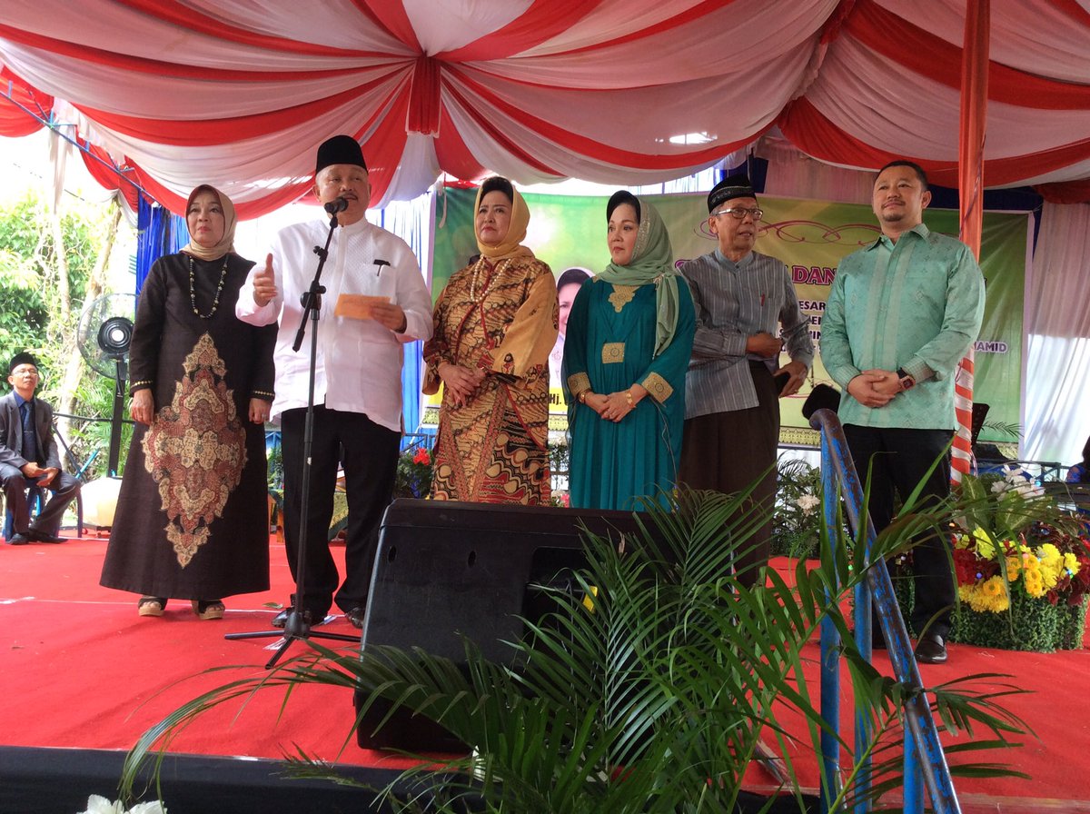 AgusfotoSumsel's tweet photo. Warga sambut Gubernur Sumsel H @alexnoerdin saat menghadiri Syukuran Dan Silaturahmi di Kota Sekayu Kab Muba, Minggu (05/2) https://t.co/WrQxM08c0p