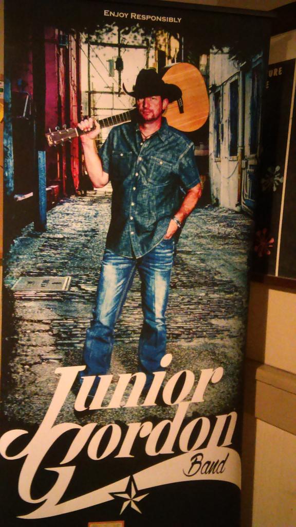 superdave1043fm's tweet photo. @jgb_band is LIVE at the Depot Paris! The fun is just getting started! #satnightatthedepot #morningmadness #theriver https://t.co/j8CjTJ7Hm8