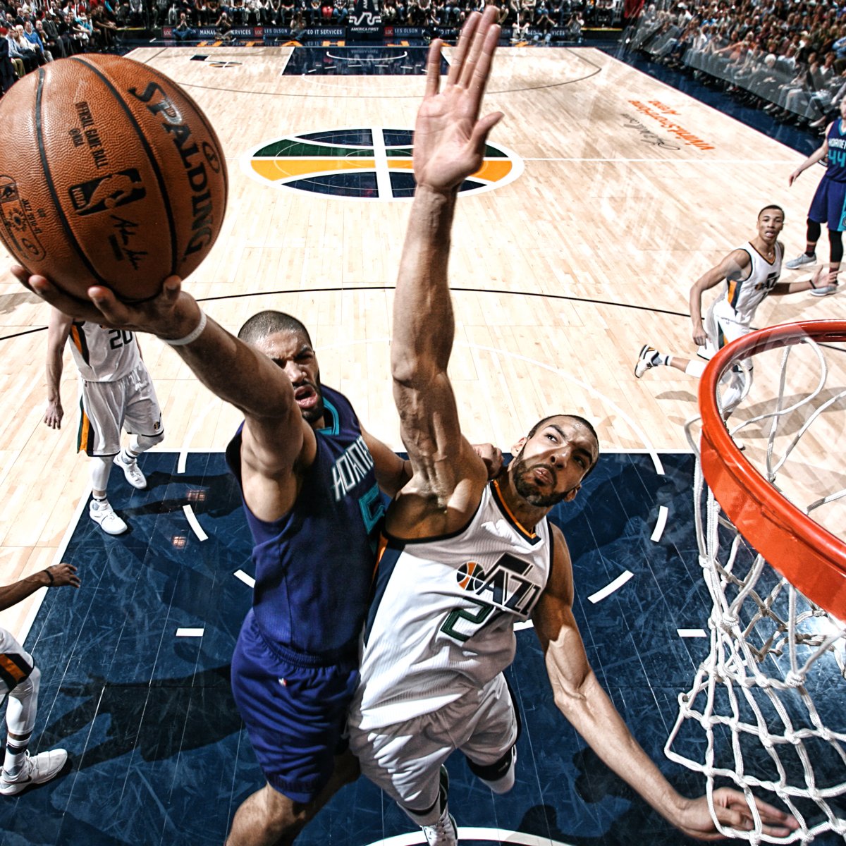 Rudy Gobert had another 3 swats tonight. 🖐🖐🖐  #DPOY  #TakeNote #CHAatUTA https://t.co/c9NA3sruG7