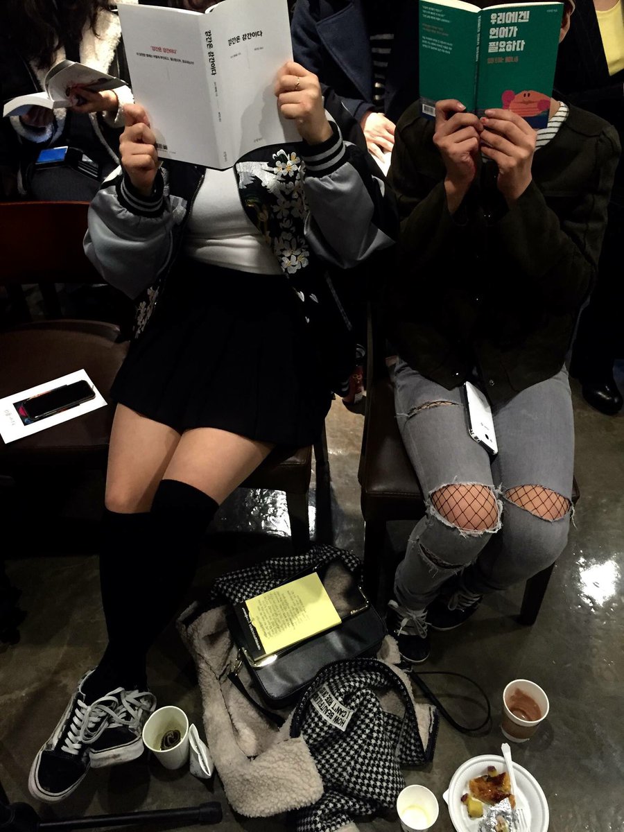 청담역에 페미니즘 북카페 '두잉doing'이 어제 오픈했다. 절판된 책들 포함 620여종의 페미니즘 책들과 작은 세미나실도 하나 있어 맥주나 커피 마시면서 책 읽거나 페미니즘 스터디하기 좋은 공간. 한채윤님 오픈 강의도 되게 좋았다. 페미페미한 시간!