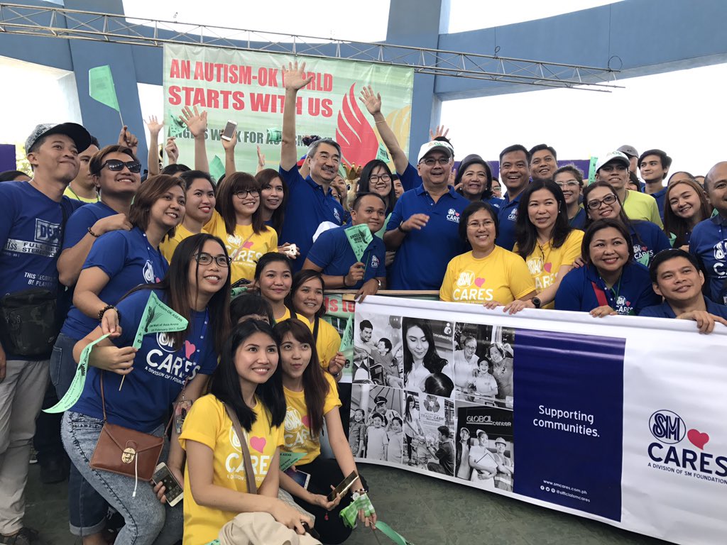 manilabulletin's tweet photo. Autism Society Philippines with SM Prime Holdings & Sm Cares officials and members. #AngelsWalk #AngelsWalkForAutism2017 #SMCares4Autism https://t.co/BZJJ9zaDVe