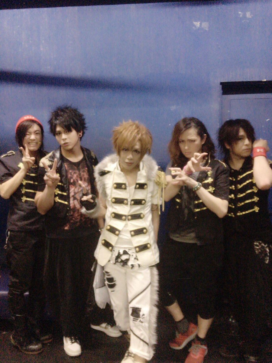 kamil_ftbp's tweet photo. 改めまして、昨日はAsh Berryワンマンライブお越し頂いた皆様ありがとうございました！！皆様のお力添えもあり、新たなstartへ( ^ω^ ) いつも以上に暴れたせいか筋肉痛が……w 幸せの筋肉痛ですなw https://t.co/hise3Xa7Qd