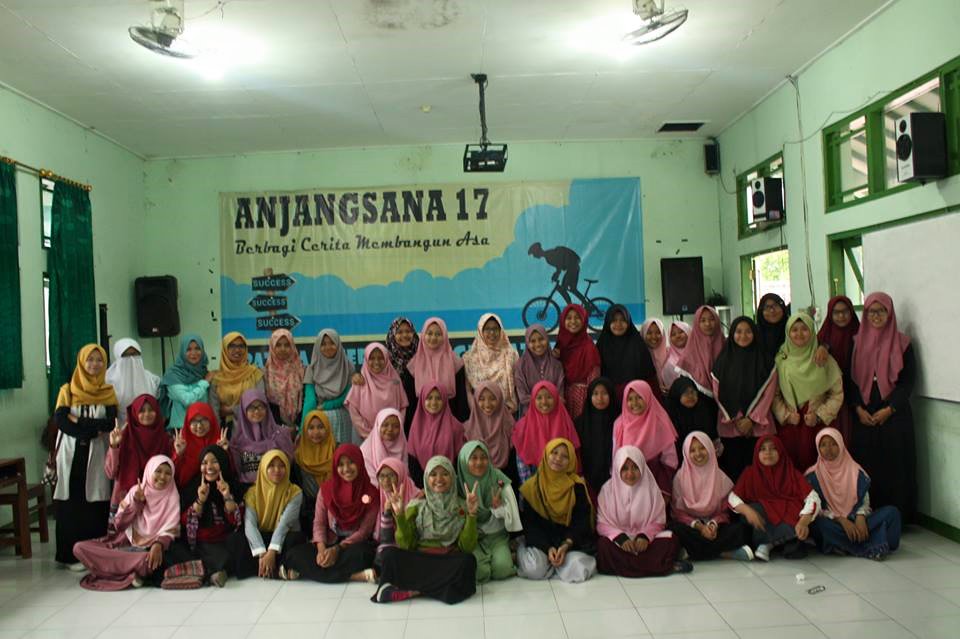 Gravalinver22's tweet photo. Anjangsana 2017 
@Grazeta23_gen &amp; Grivazs el-Munasibain 25 ...

#29jan2017 #mapksolo #hadiliman #adekorspek #kakakorspek #2523 #latepost https://t.co/F4sY4I9oJI
