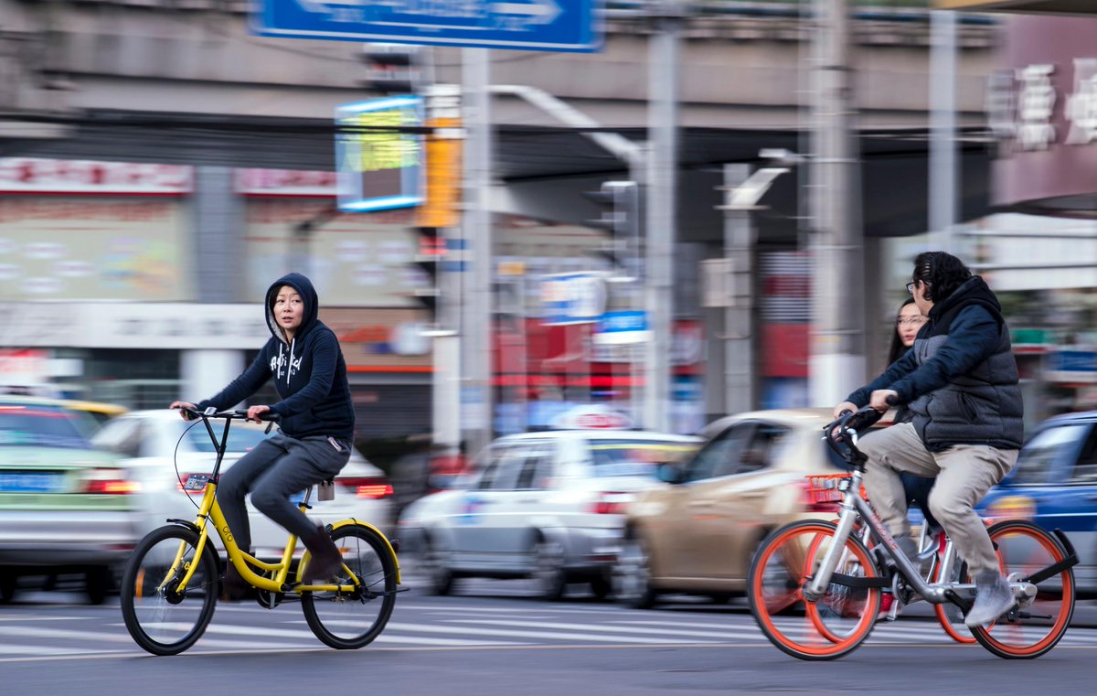 straits_times's tweet photo. Humble bicycle enjoys revival in #China as bike-share apps race for glory https://t.co/tJ1yNkrYI3 https://t.co/VcnWEpu1AQ