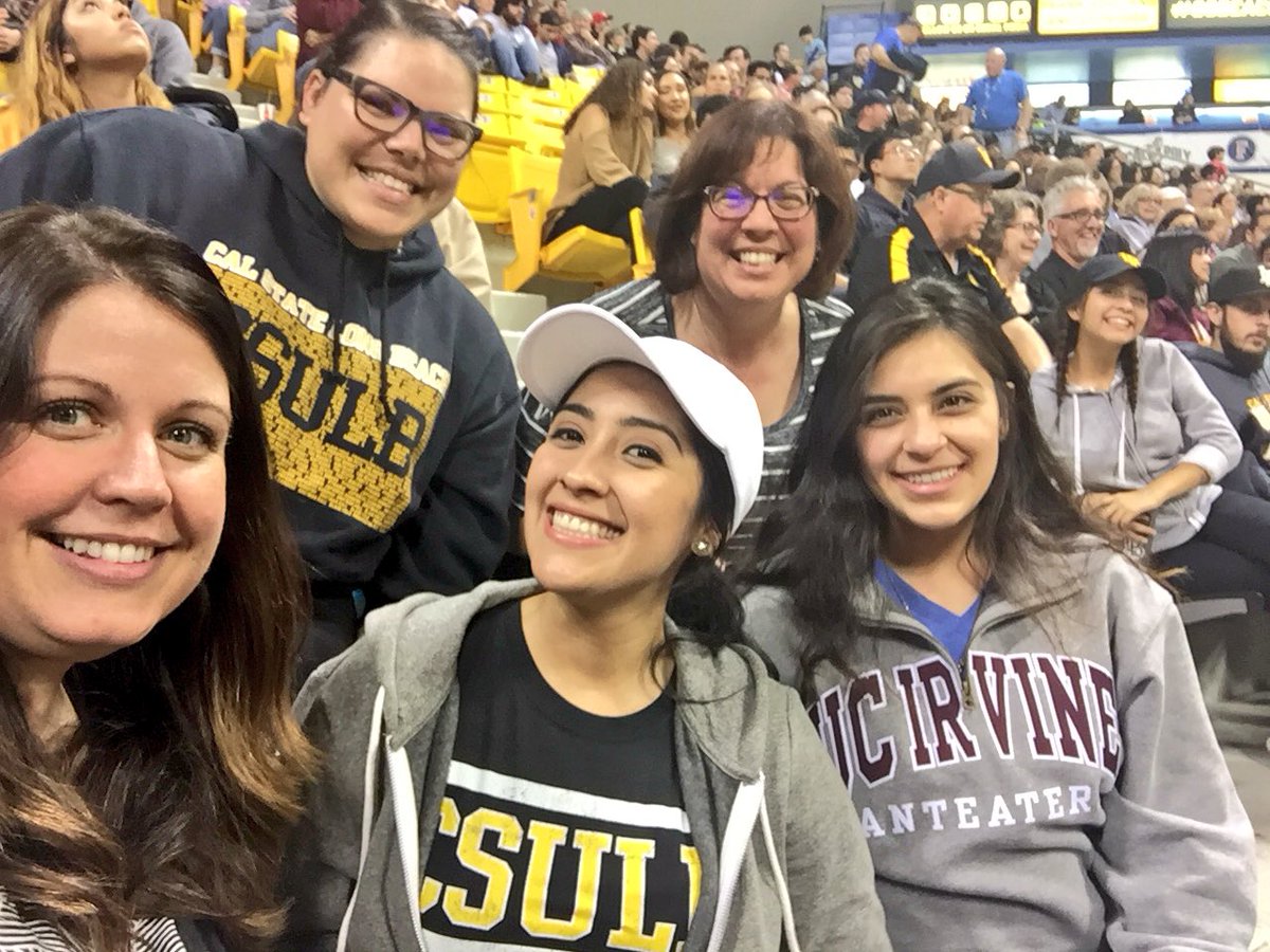 lorenelaine's tweet photo. ๐Nights like these always remind me why college basketball is my favorite sport in the world! #GOBEACH #DHornsUp #HCD #3Sweep https://t.co/UaDRbCRAyb