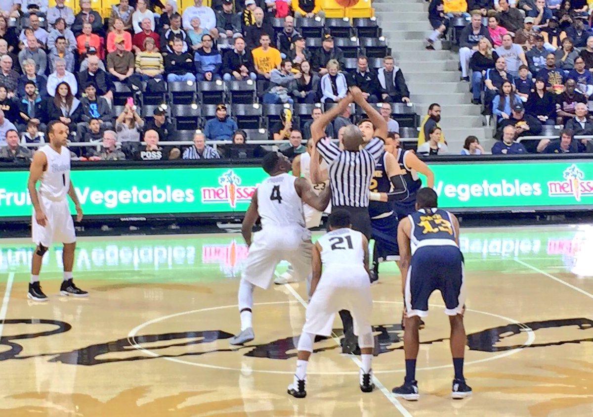 lorenelaine's tweet photo. ๐Nights like these always remind me why college basketball is my favorite sport in the world! #GOBEACH #DHornsUp #HCD #3Sweep https://t.co/UaDRbCRAyb
