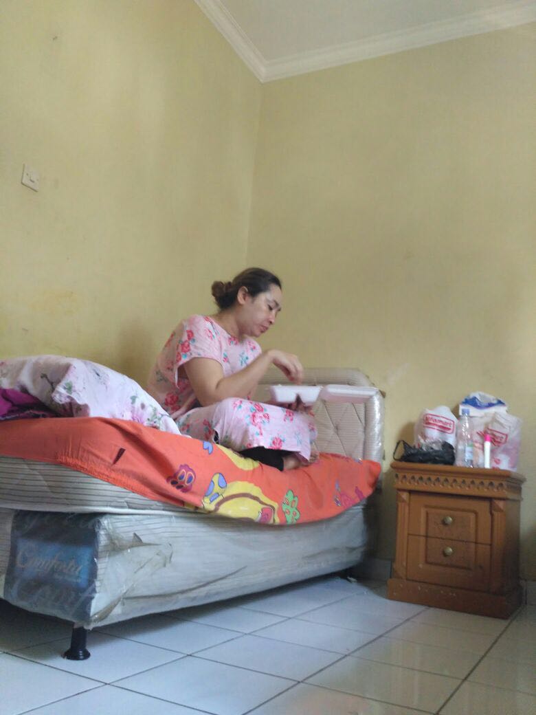 ratu_adil's tweet photo. " Nggak ada kamu rasanya sepiii.. Makan tak napsu.. Napsunya sama kamu ajahhh "

Alamak !

Firza Hots ! https://t.co/2tOCiIMsfk