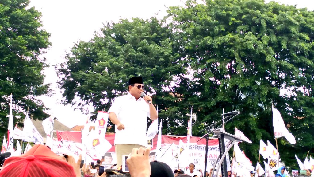 PKSKlender's tweet photo. Di kampanye Akbar Lapangan Banteng, @prabowo  : Saya memahami kedatangan Bapak2 &amp; Ibu2 ke sini.. Ingin Gubernur yg baru #CoblosPecinyaNomor3 https://t.co/X24a1zRbfm