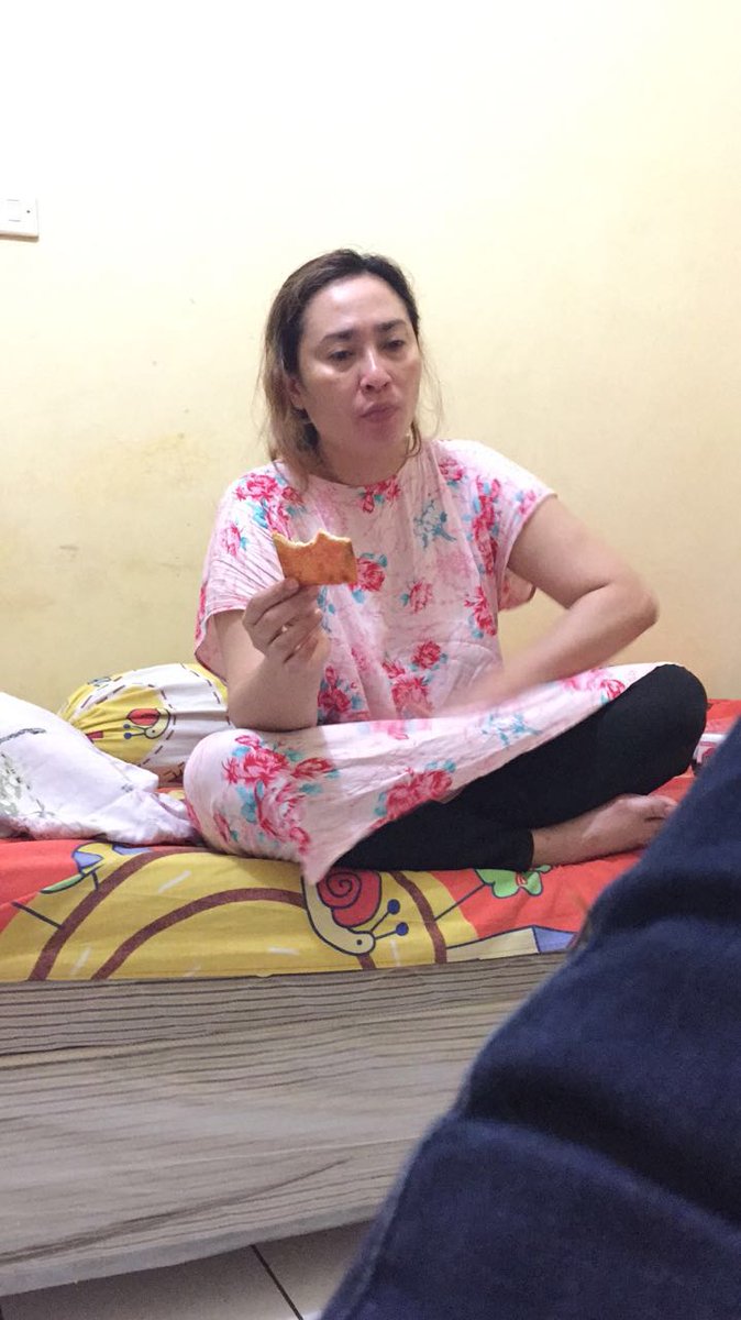 ratu_adil's tweet photo. " Bibib kamanah?? Kayak Bang Toyib ajahh kagak pulang "

(Makan tempe aja deh daripada kepikiran Ayang Bibib) https://t.co/XbMM7jF8Jn