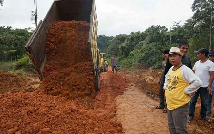 Pemkab Seruyan Libatkan Perusahaan Bantu Perbaiki Jalan goo.gl/a4oKNd