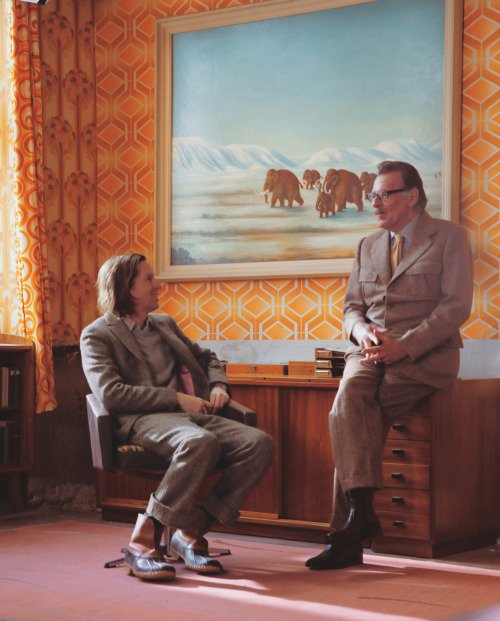 Happy birthday, Tom Wilkinson.
Here with Wes Anderson on the set of The Grand Budapest Hotel (2014). 