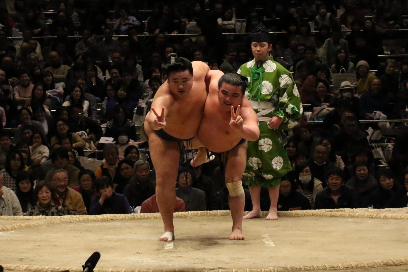 Twitter पर 日本相撲協会公式 日本大相撲トーナメント 相撲の技や禁じ手をわかりやすく実演 初切は勝武士と高三郷 Sumo