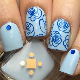 bit.ly/2jPInks Nadia's #groovy #nails got our interest piqued! Dare to wear her #nailart? Cast your votes!