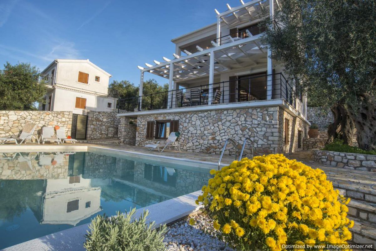 PaxosDirect's tweet photo. Brand new villa near Gaios. Cheer up your Sunday from only 165€ per day https://t.co/GmRSJcM6D4 #PaxosOwnersDirect #Paxos https://t.co/LEqtkOOgea
