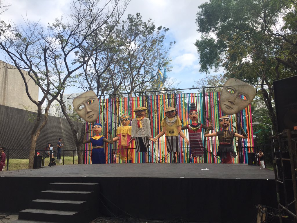lsdccontempo's tweet image. Come on over to the CCP Eskinita and catch us and UP Filipiniana Dance Group perform in a few minutes! #Pasinaya2017
