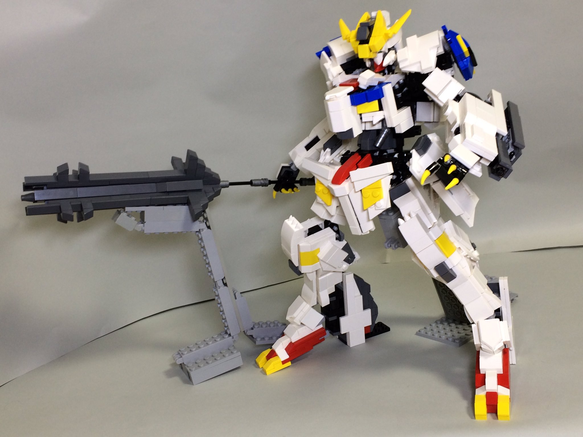 七日坊主 レゴブロックで 機動戦士ガンダム鉄血のオルフェンズより主人公 三日月 オーガスの搭乗機 ガンダム バルバトスルプスレクス を作りました Lego ガンダム レゴロボ G Tekketsu Gundam レゴ T Co Oisichfewk Twitter