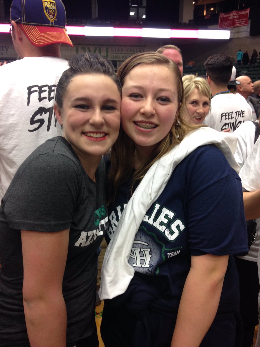 mik_swagger_1's tweet photo. Over the course of a year and still State Champions💚💙💚 #Azurettes #thecitysgonegreen #5peat #statechamps https://t.co/hov43zMc1s