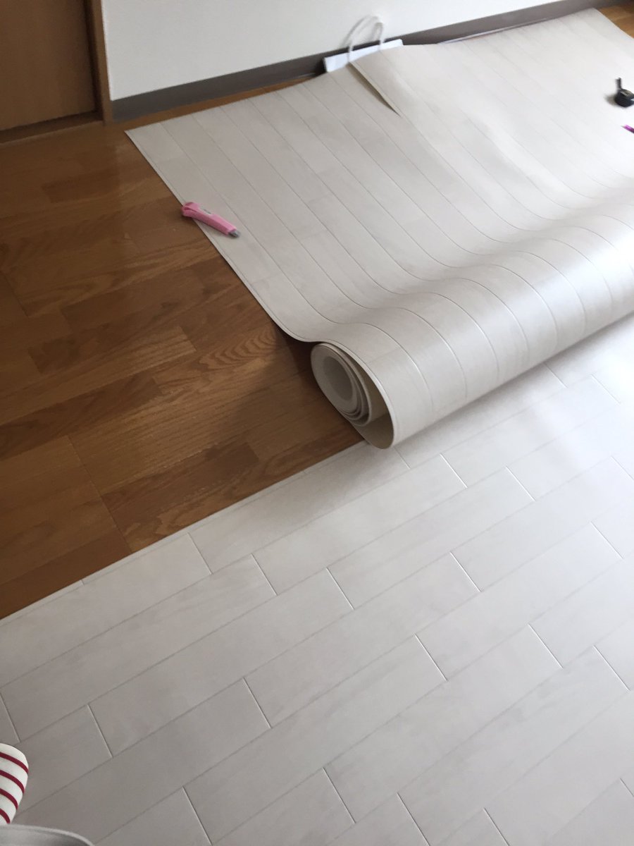 𝓨𝓤𝓚𝓘 彡 A Twitter 白い床いいですよね 僕の家も白ですよ 内装と外装がもうホワイトハウスです