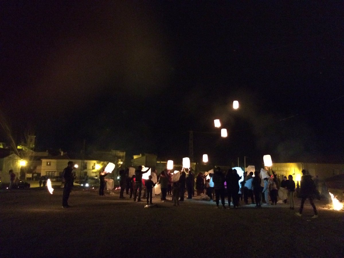 TradicionesViva's tweet photo. Anoche se celebró la #Candelaria en muchos pueblos del #Temple #candelariaEscuzar2017 #tradicion https://t.co/bOazsOvKVD