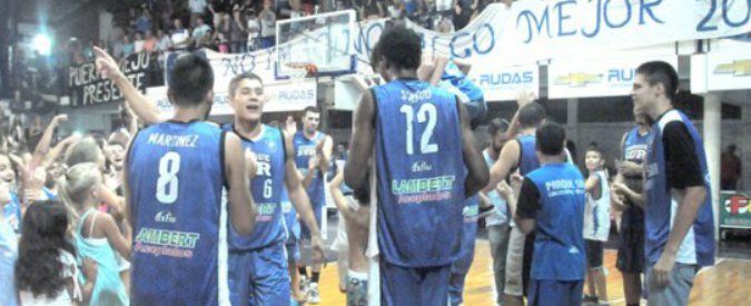 ER_Basquet's tweet photo. @ClubParqueSur le ganó el clásico a @ClubRocamora y llegó a la punta de la Conferencia Sur del @TNAbasquet https://t.co/6Ta1uQFkDi https://t.co/9a4zA7ZR8n