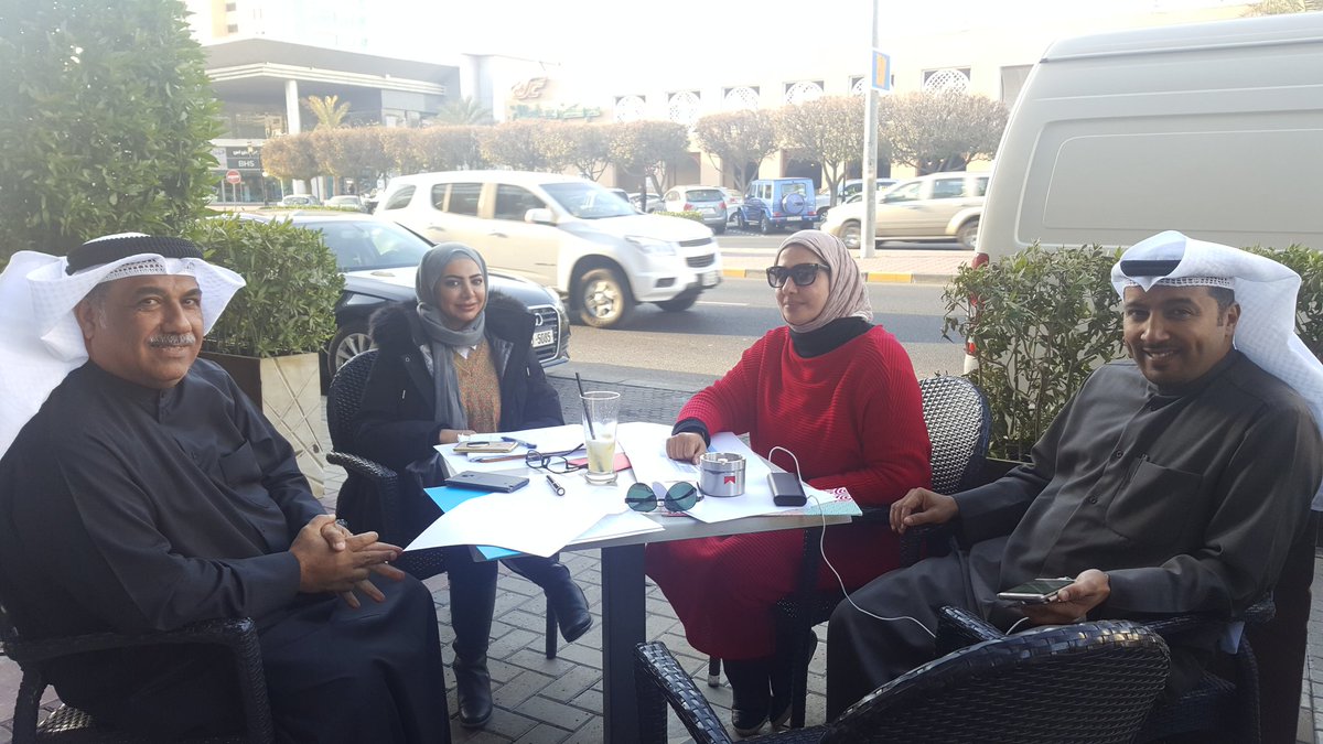 HalaFeb18's tweet photo. صورة من اجتماع اللجنة المنظمة لمهرجان هلافبراير 2017  مع مسؤولي وزارة التربية لوضع اللمسات الأخيرة لمشاركة وزارة التربية في كرنفال الافتتاح https://t.co/afG7faEgRj