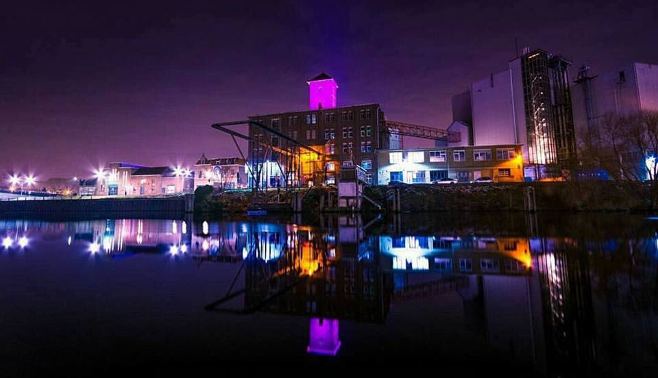 #Mengfabriek en @KoudijsKafe aan de <a href="/Tramkade/">Tramkade</a>. #photography vanaf #stadsstrand <a href="/WitteSieb/">Witte Sieb</a> in @<a href="/shertogenbosch/">'s-Hertogenbosch</a> #urban #zuidwillemspark