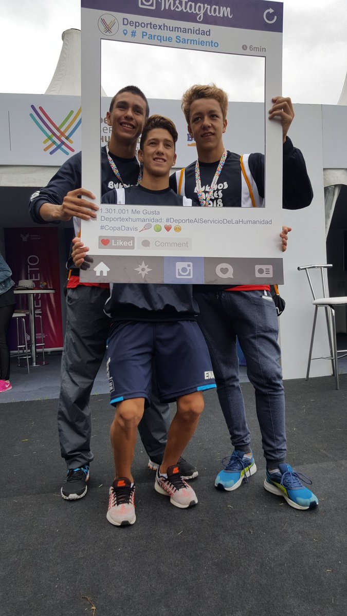 DHumanidad's tweet photo. @jeniiiioliveira y el equipo nacional de natación vinieron a visitarnos #DeportexHumanidad #CopaDavis @BOCASocialcabj https://t.co/zsaHRHwzYG