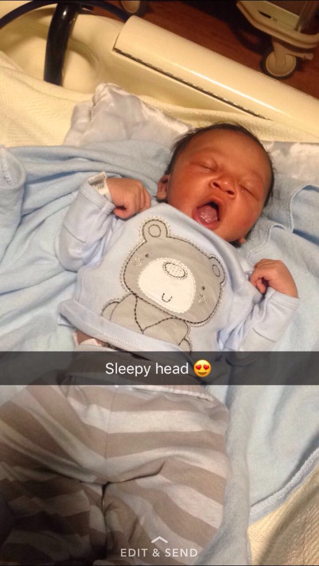 _yagirltee's tweet photo. He deserves the world so you know I'm gone give it to him #babyjuleean 😍❤️ https://t.co/Mj3RIGpZkb