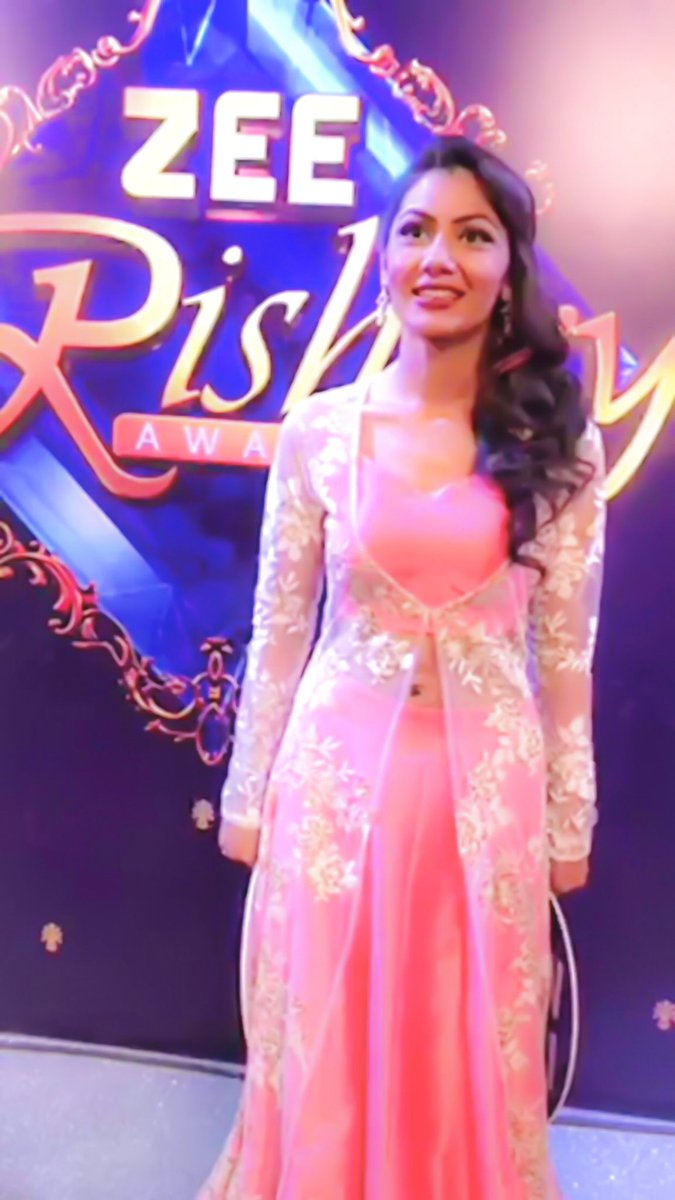 teamsritij's tweet photo. Seeti Maaro😻👻💞#silvercarpet #ZRA2016 #sritijha #pragya #kkb #kumkumbhagya #zeerishteyawards https://t.co/kzZGSNhXFQ