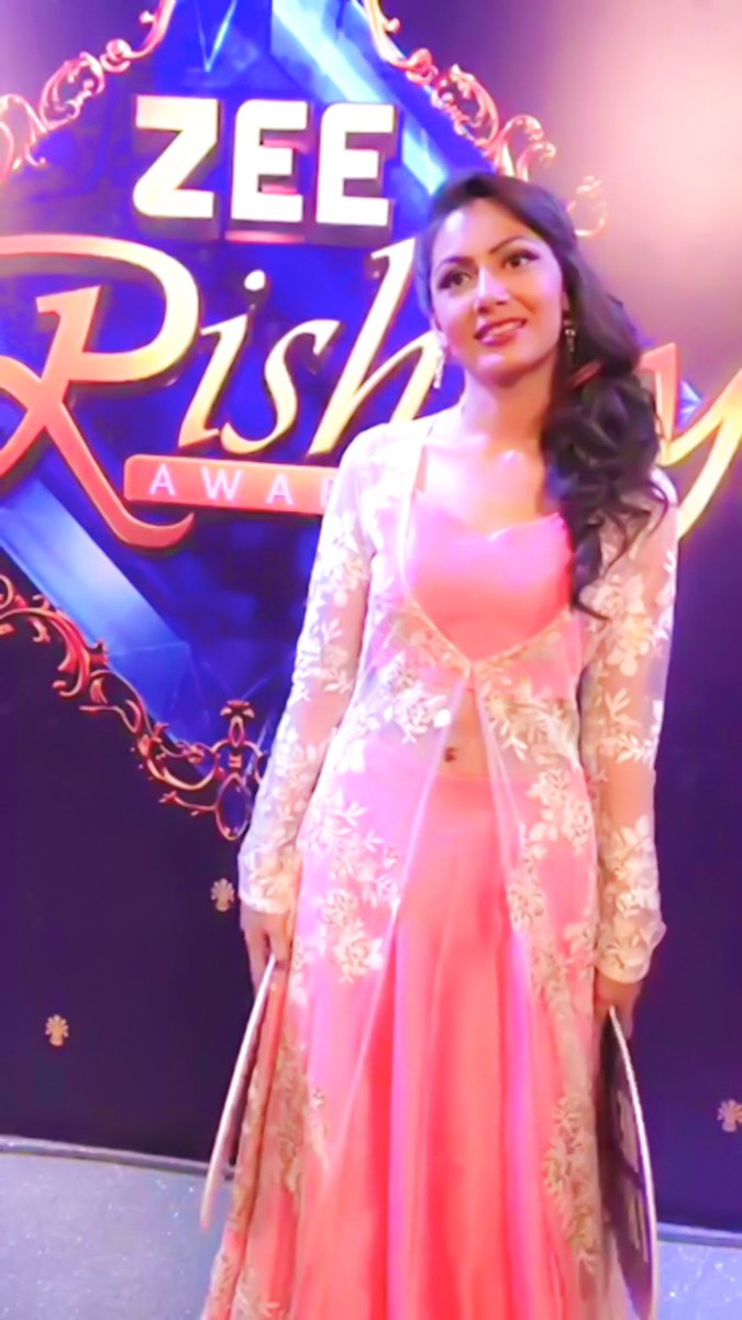 teamsritij's tweet photo. Seeti Maaro😻👻💞#silvercarpet #ZRA2016 #sritijha #pragya #kkb #kumkumbhagya #zeerishteyawards https://t.co/kzZGSNhXFQ