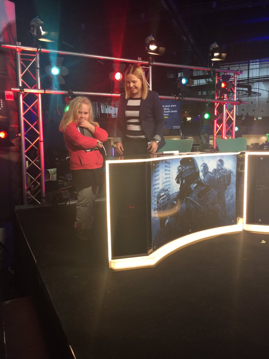 kallespopkonst's tweet photo. With dad at work, visiting #esportsfi #rolemodel @JennyKala at #yleassembly #assemblywinter2017 #TeamPrakticum https://t.co/PPL0rRyqzl