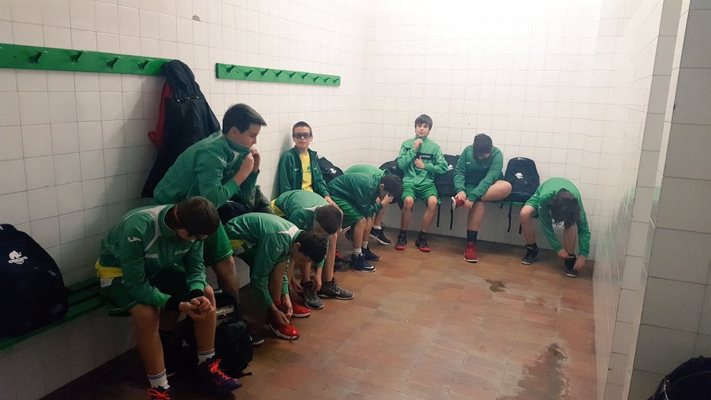 MamutsLesCorts's tweet photo. #PreInfantilM preparant-se per competir a pista de @CBEsparreguera A per la 2ona! #basquetmamuts 🏀🏀 https://t.co/LKbT3qK85Q