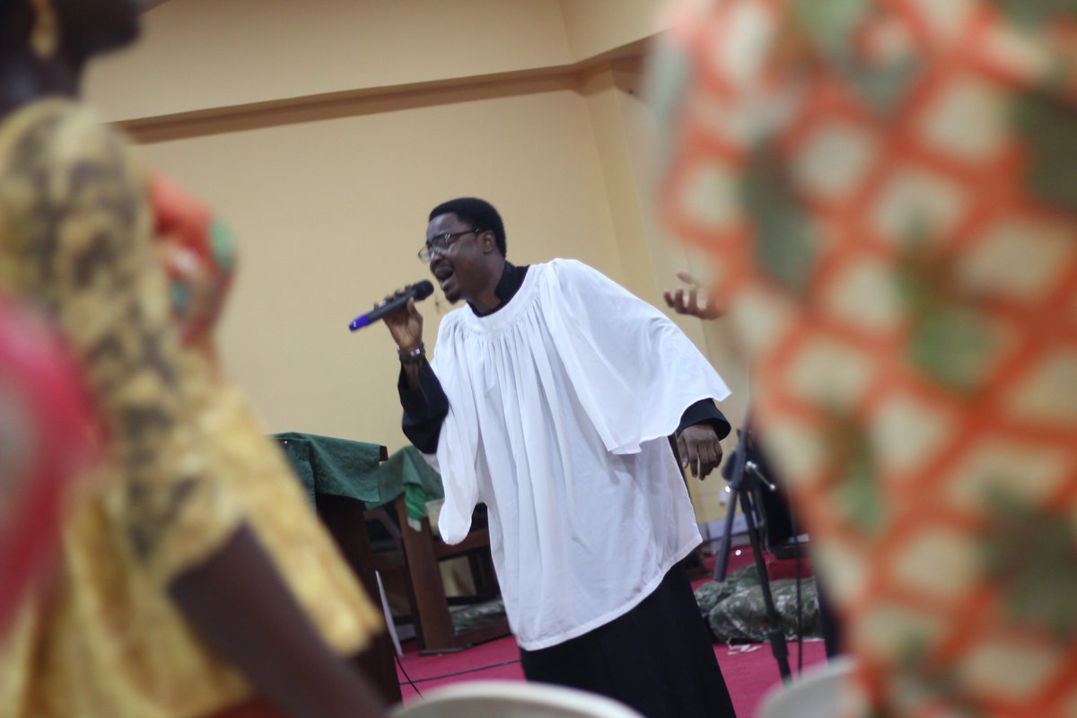 cyfavmcc's tweet photo. #praiseandworship- Lift up your hands &amp; worship the King of kings... Sing,"Holy are You Lord, all creations call You God."#cyflive #cyfavmcc https://t.co/bxFg8E1do2