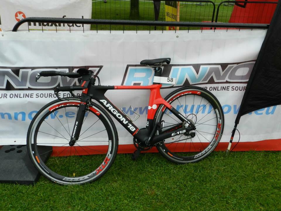 Linzey8's tweet photo. I'm selling my Time Trial @Argon18bike E-118 2014 model (frame size xs) pls RT &amp; DM me if interested @UkTriChat @UKCycleChat https://t.co/LHX5fK1NWp